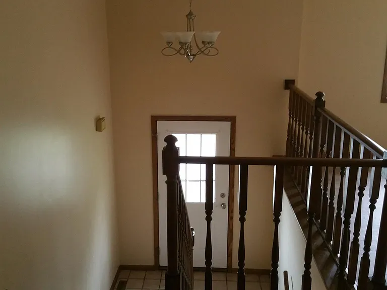 Thomas Ct N — Photo 2