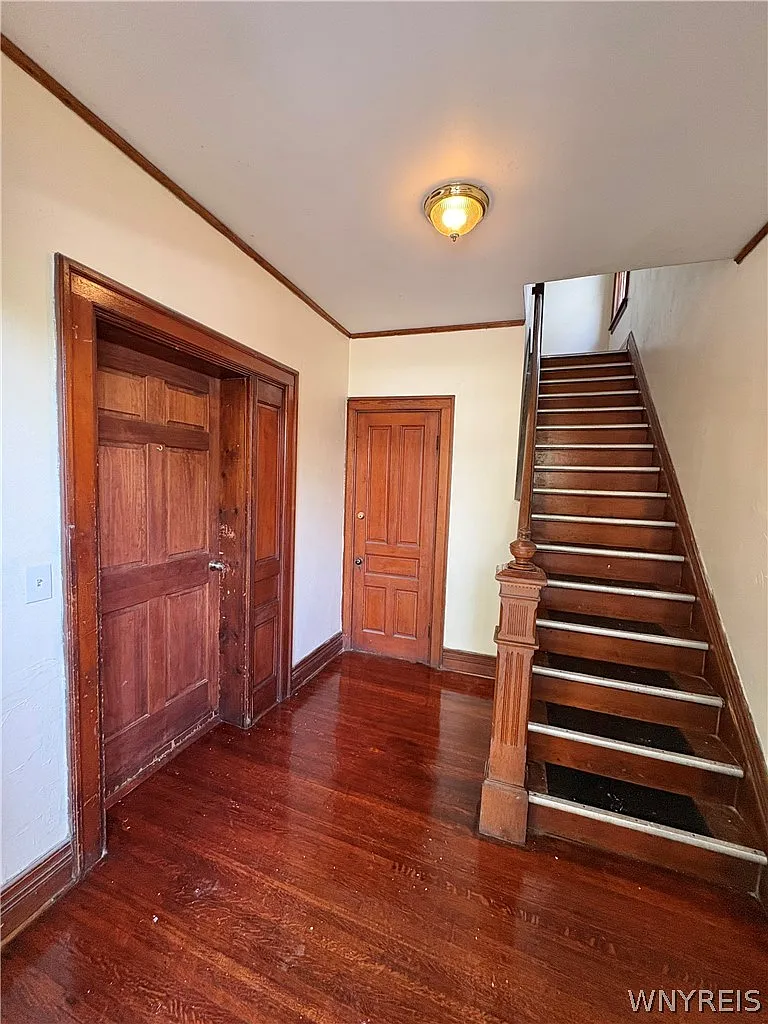 3 bed, 1.0 bath, 1320 sqft, $1,600 — Photo 3