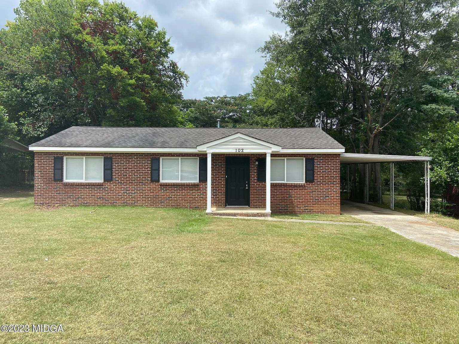 102 Flanders Dr photo 1