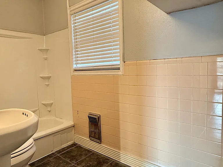 1220 Cooley Dr — Photo 8