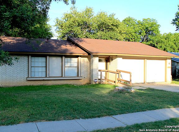 2nd image of 606 Sawtooth Dr