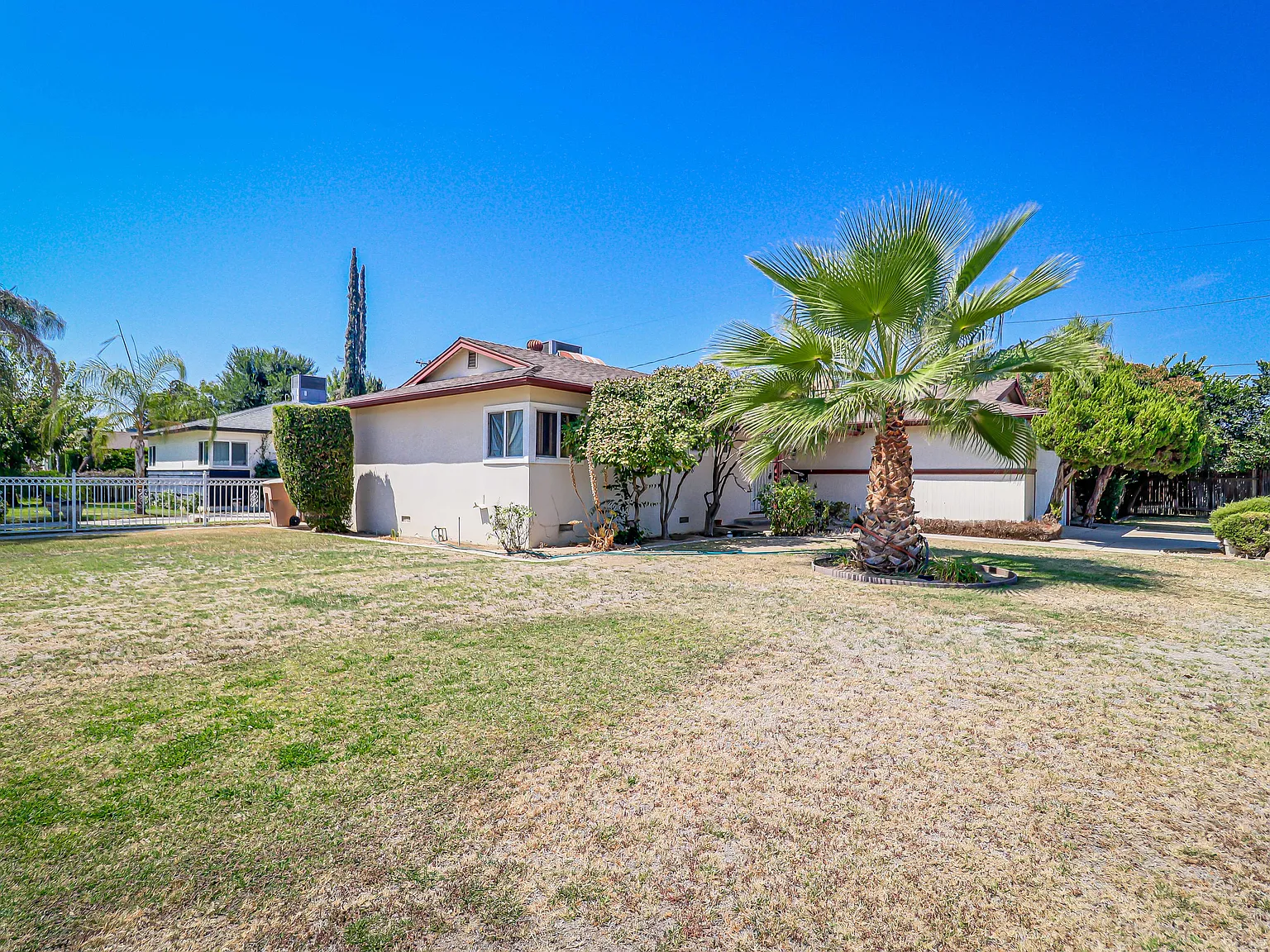 3 bed, 1.5 bath, 1200 sqft, $1,925 — Photo 2