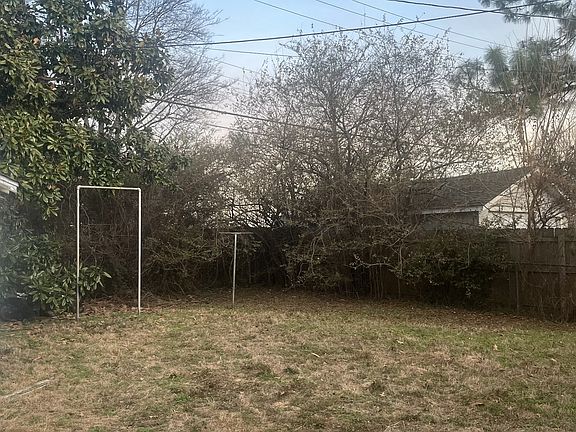 5th image of 714 Spring St