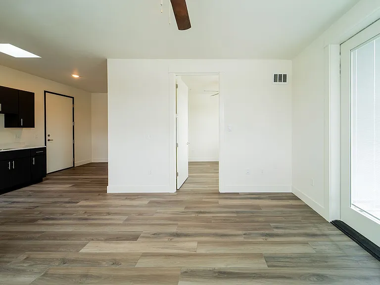 Janie Apartments — Photo 37