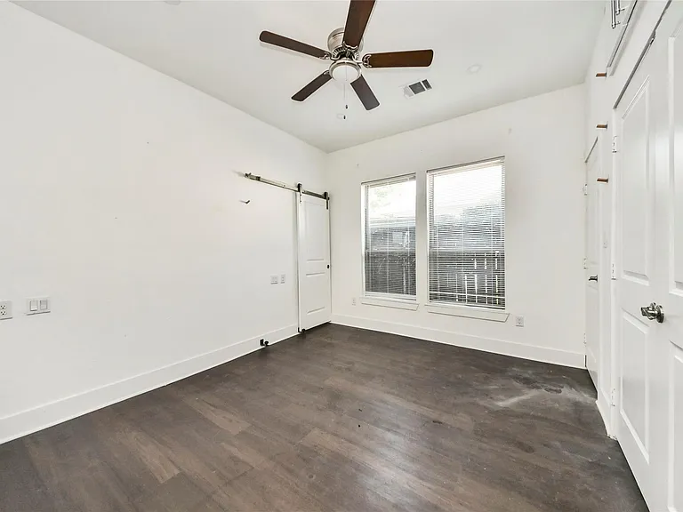 4720 McKinney St — Photo 9