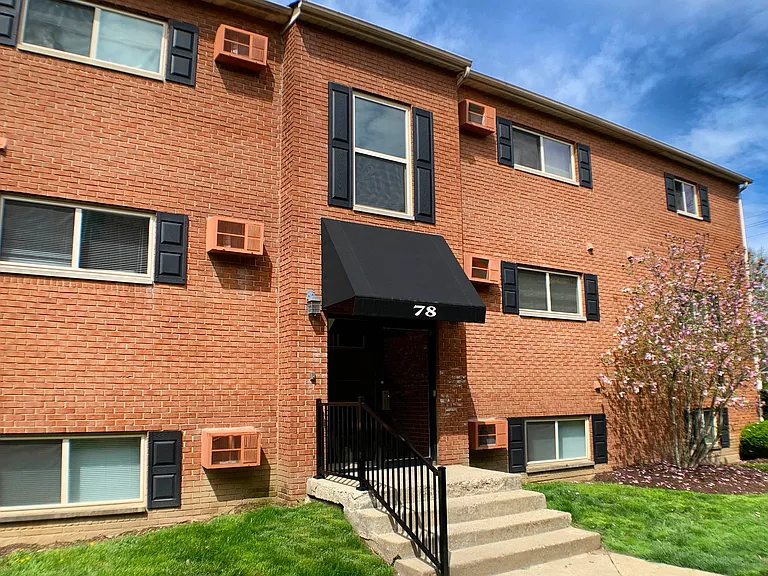 Crown Station Apartments — Photo 9