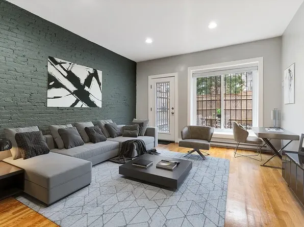 1 Saint Charles St, Boston, MA