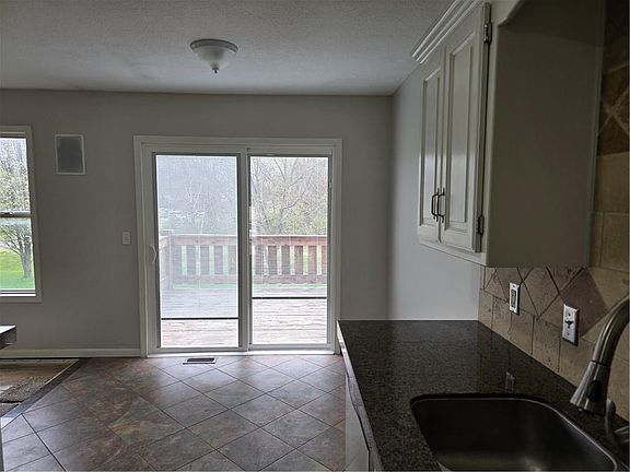 5th image of 604 NE Swann Cir