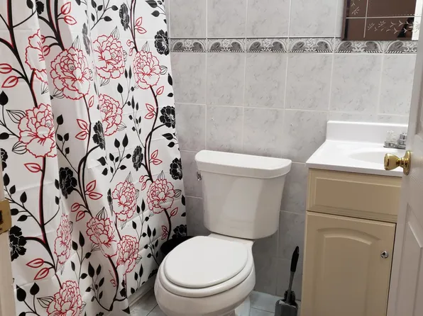 214 New York Avenue image 5 of 13