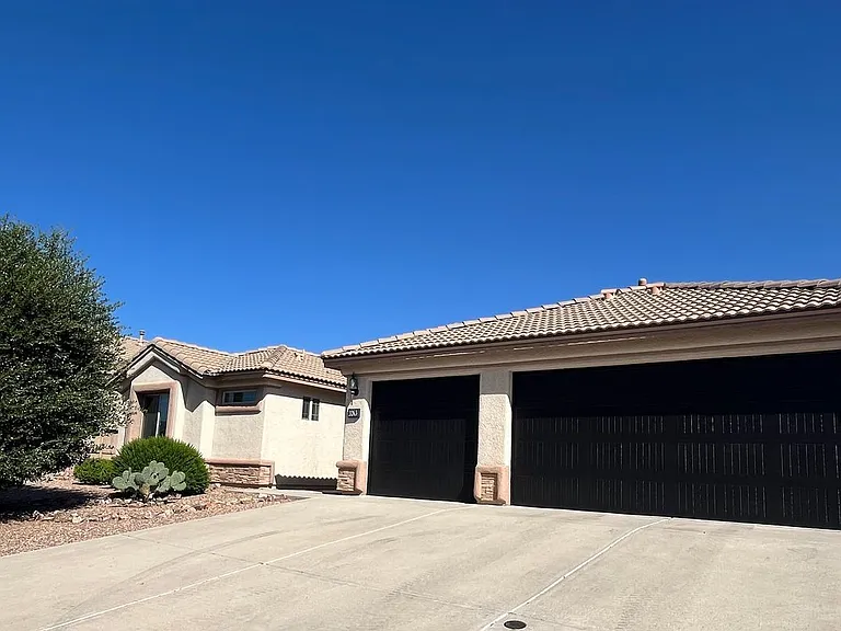 3263 Red Leaf Ln — Photo 1
