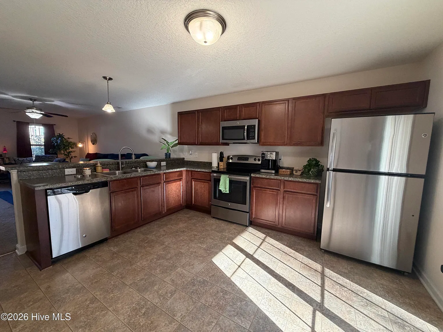 2 bed, 2.5 bath, 1220 sqft, $1,450 — Photo 4