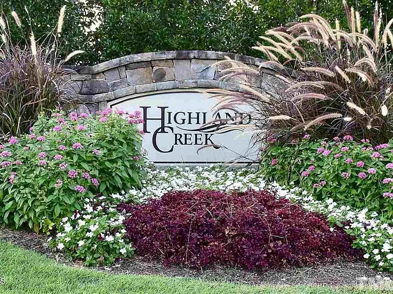 8032 Remington Heights Dr — Photo 46