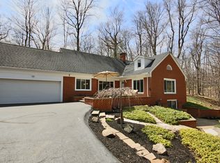 9250 Beechwood Dr, Brecksville, OH 44141