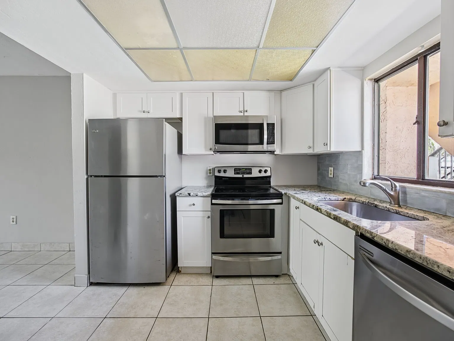 2 bed, 752 sqft, $1,300 — Photo 2