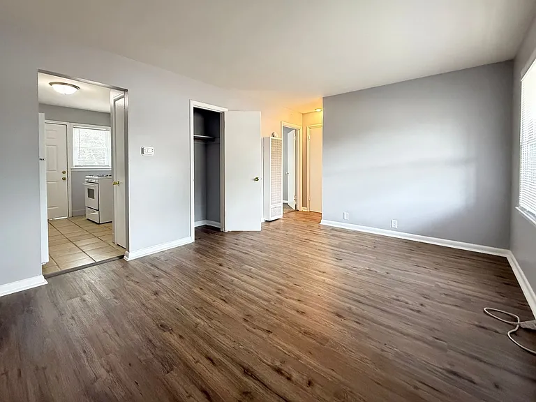 118 S 8th St — Photo 1