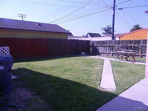 Great size back yard for those hot summer bbq's