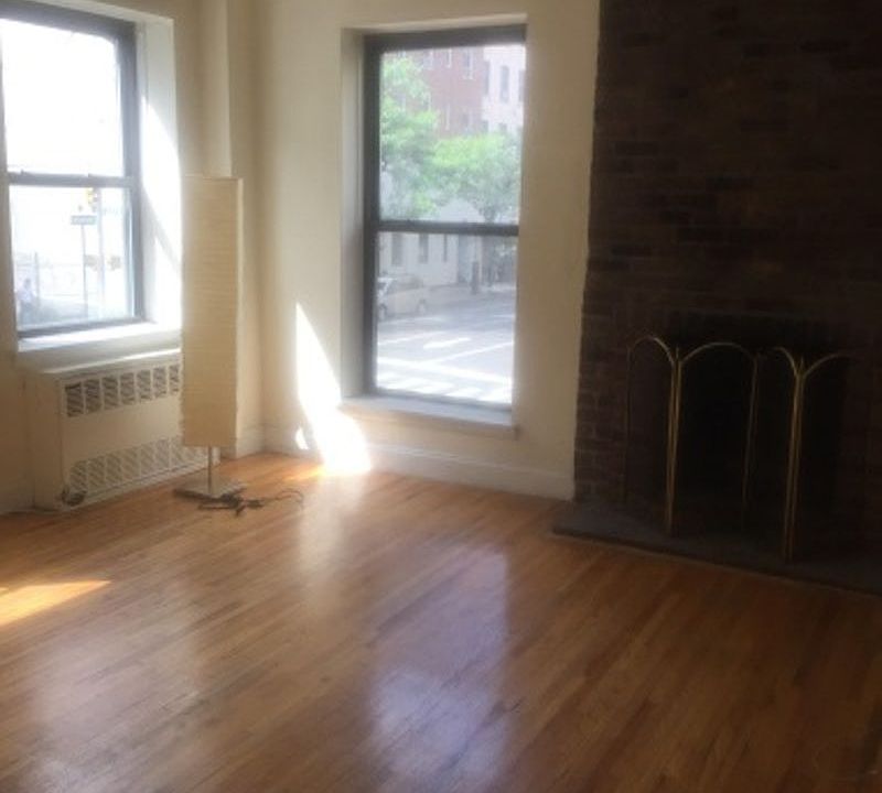 1st image of 130 E 29th St #1