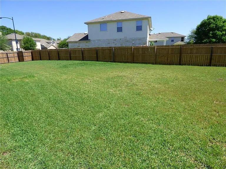 1600 Melissa Oaks Ln — Photo 3
