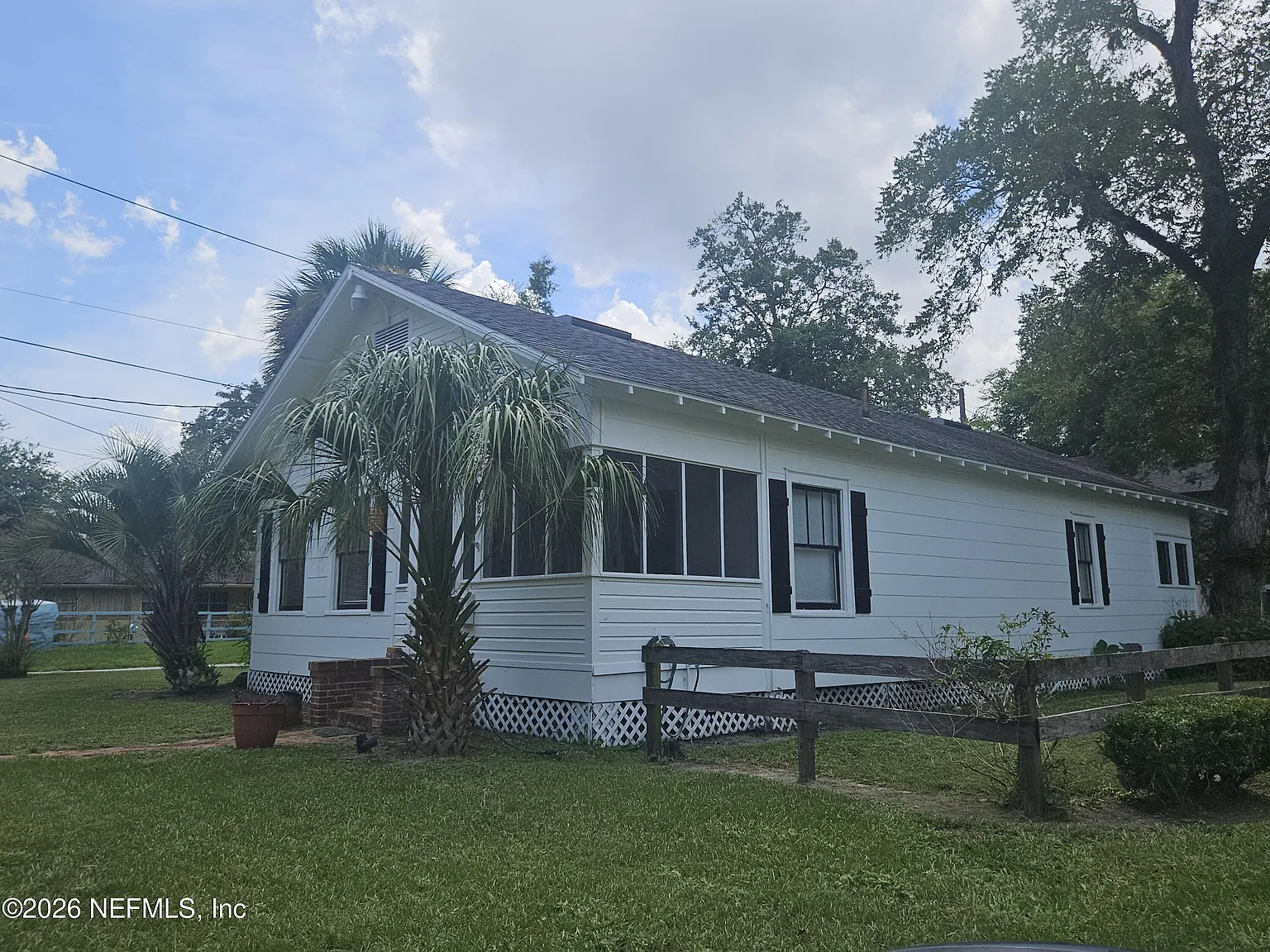 3 bed, 2.0 bath, 1310 sqft, $1,700 — Photo 1