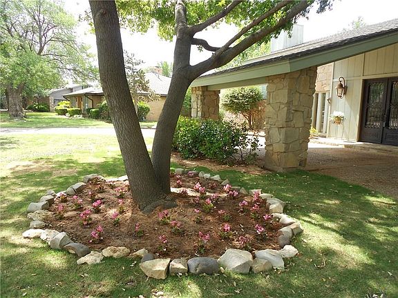 5th image of 1301 Canterbury Dr
