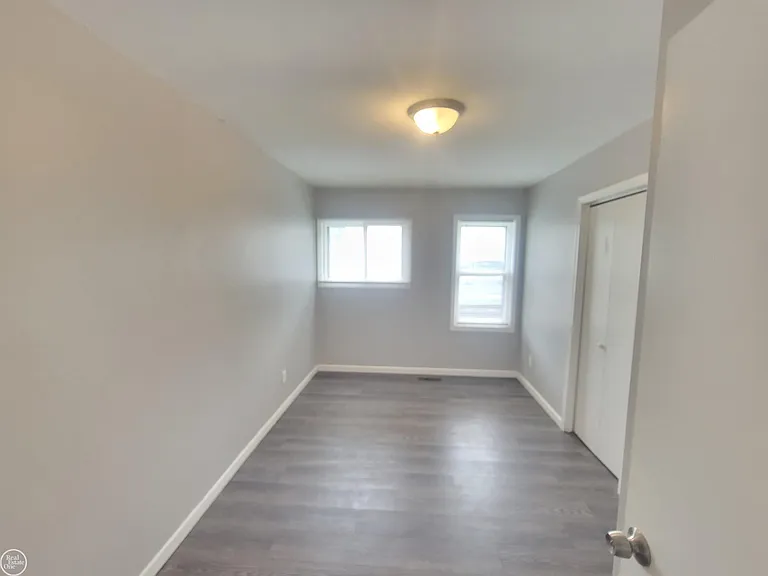 24203 Pingree Ave — Photo 10
