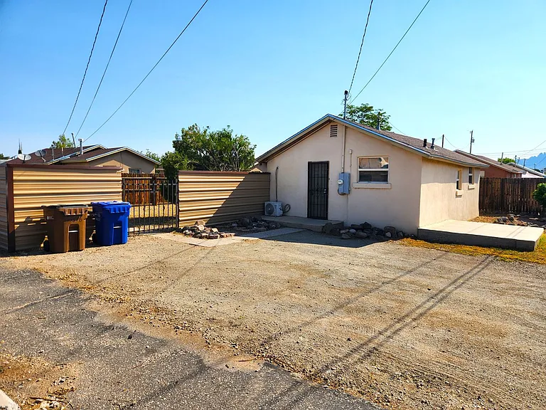 1037 Brownlee Ave — Photo 1