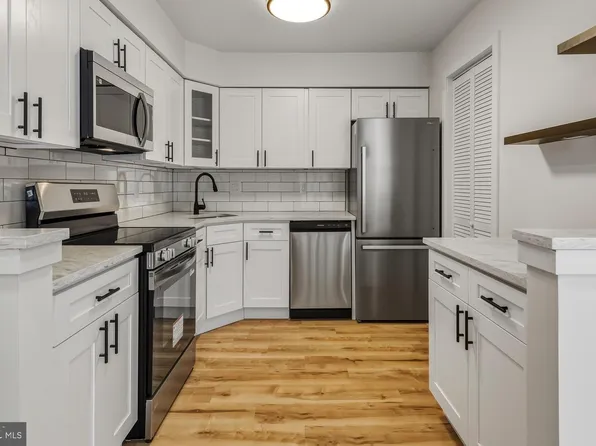 1 Windsor Ct, Sewell, NJ 08080