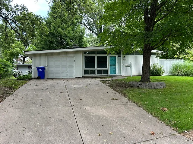 2625 Holiday Hill Dr