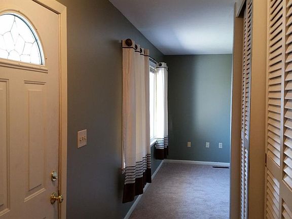 3rd image of 2801 Fairmont Ln