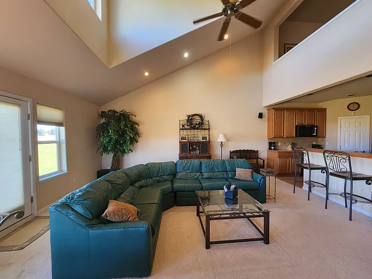67 Edinburgh Cir — Photo 7