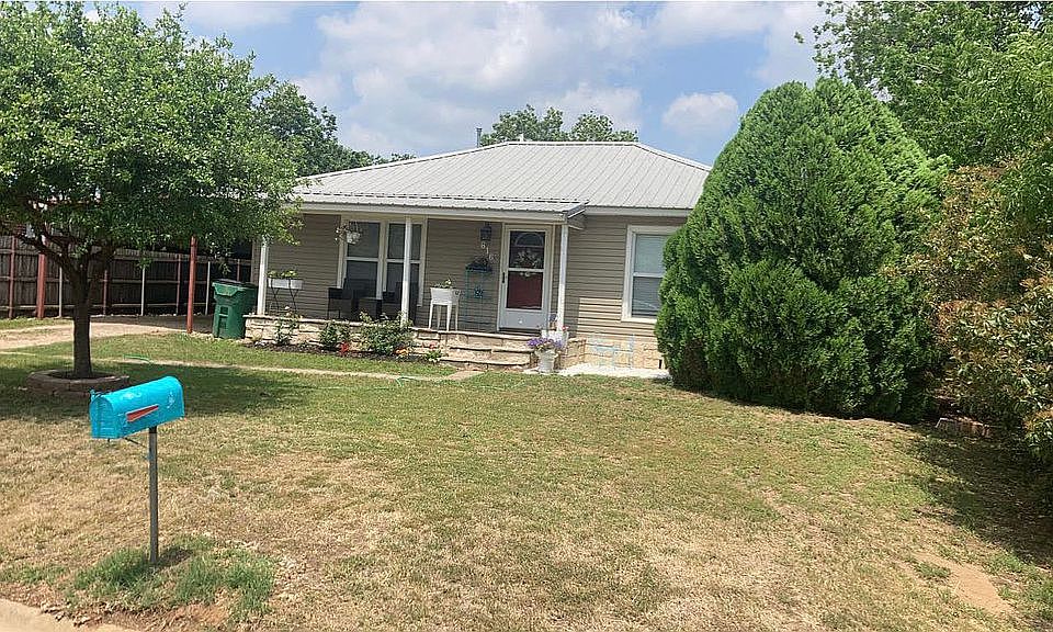 2nd image of 616 Peterson Dr