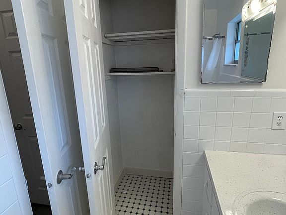 5th image of 5400 Hollywood Blvd APT 15