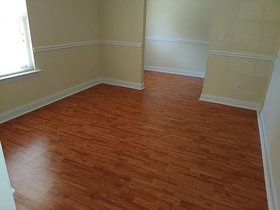 4th image of 427 Lincoln Way NE