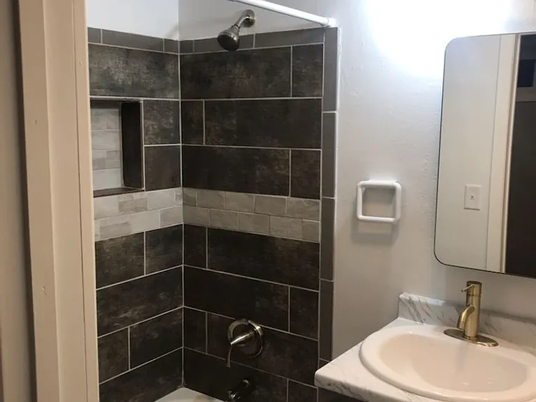 Western Avenue Apartments LLC — Photo 9