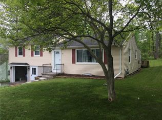 718 Colonial Dr, Newark, NY 14513