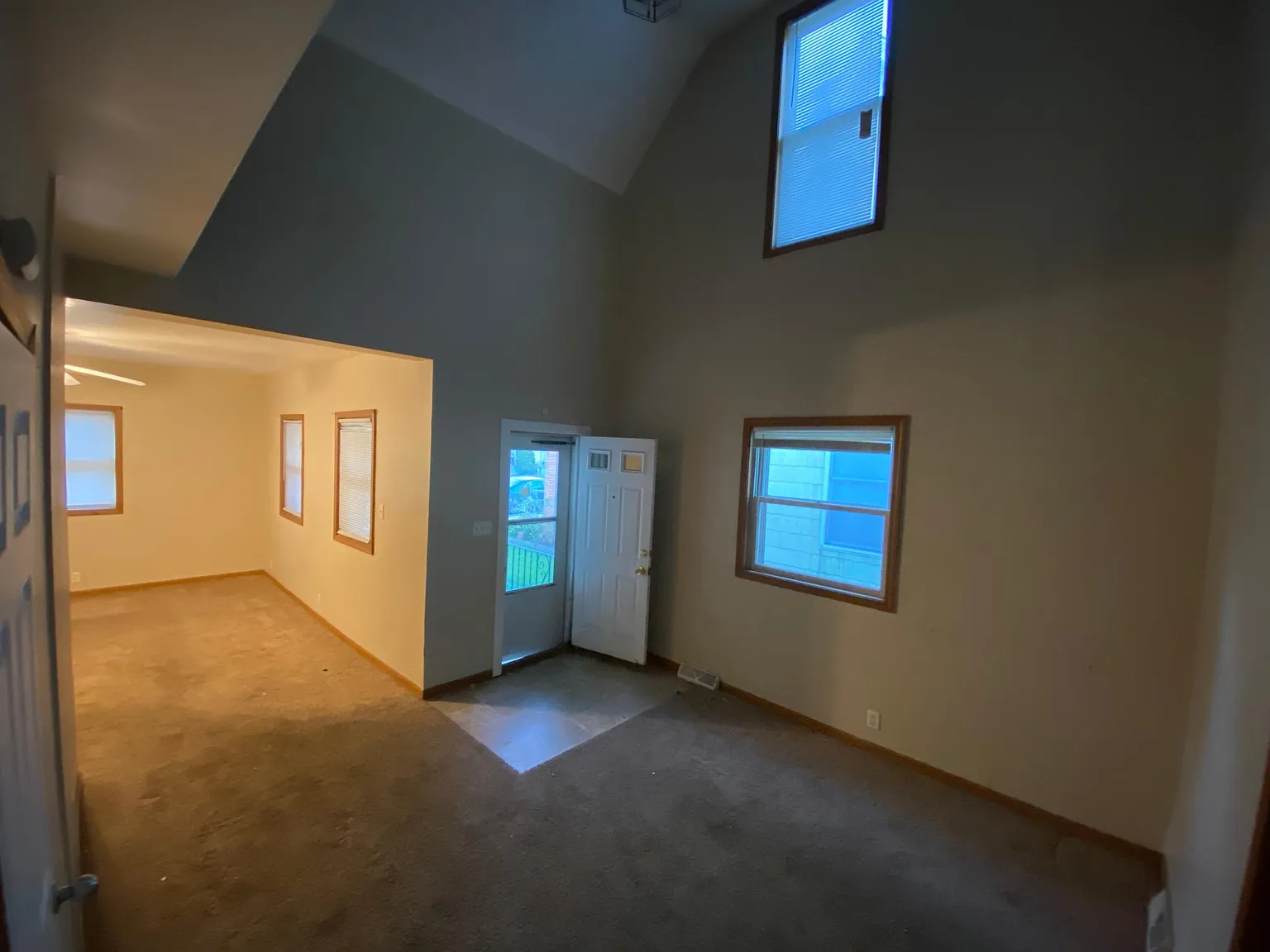 3 bed, 1.5 bath, 1792 sqft, $1,200 — Photo 2