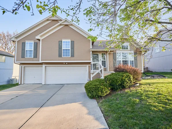 2054 SW British Dr, Lees Summit, MO 64081