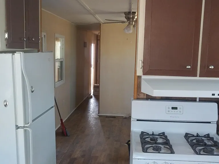 Kitchen/ livingrm