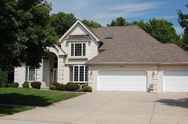 1107 Cambridge Ln photo 1