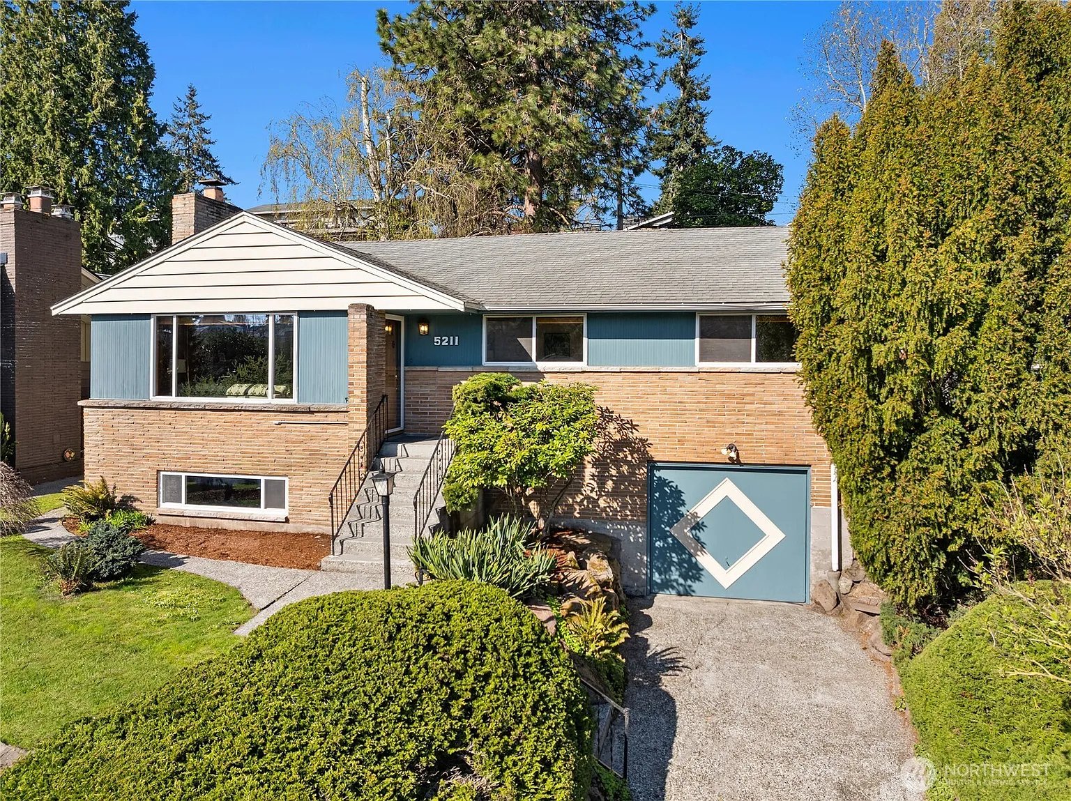 5211 40th Avenue SW photo 1