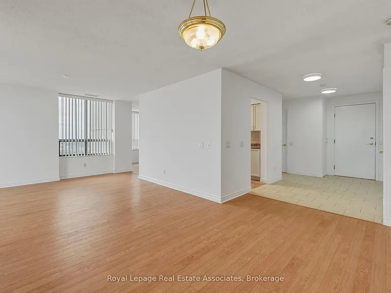 25 Kingsbridge Garden Cir #2424 — Photo 11