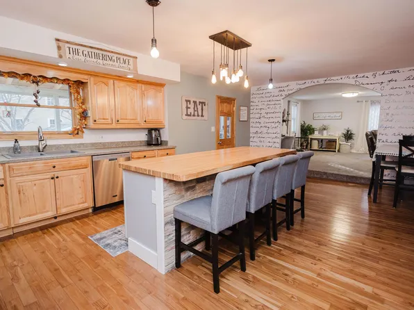 825 Fountain St, Mineral Point, WI 53565