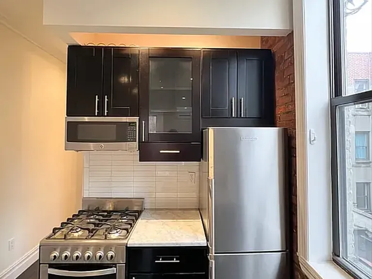 128 2nd Ave #B2 — Photo 4