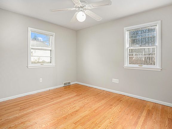 4th image of 3757 Burton St SE