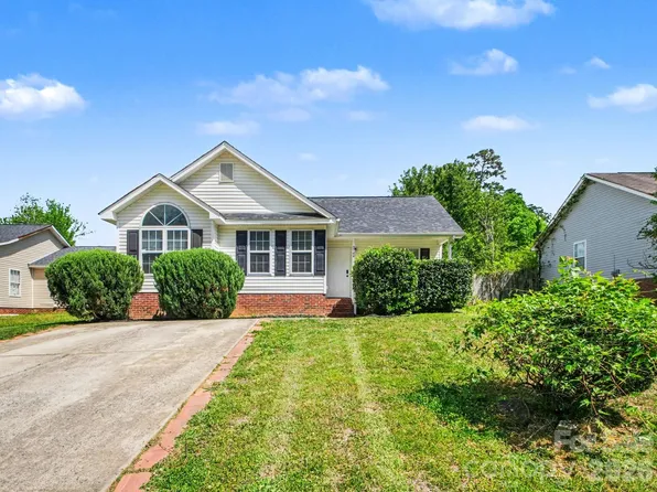 3744 Capps Hill Dr, Charlotte, NC 28216