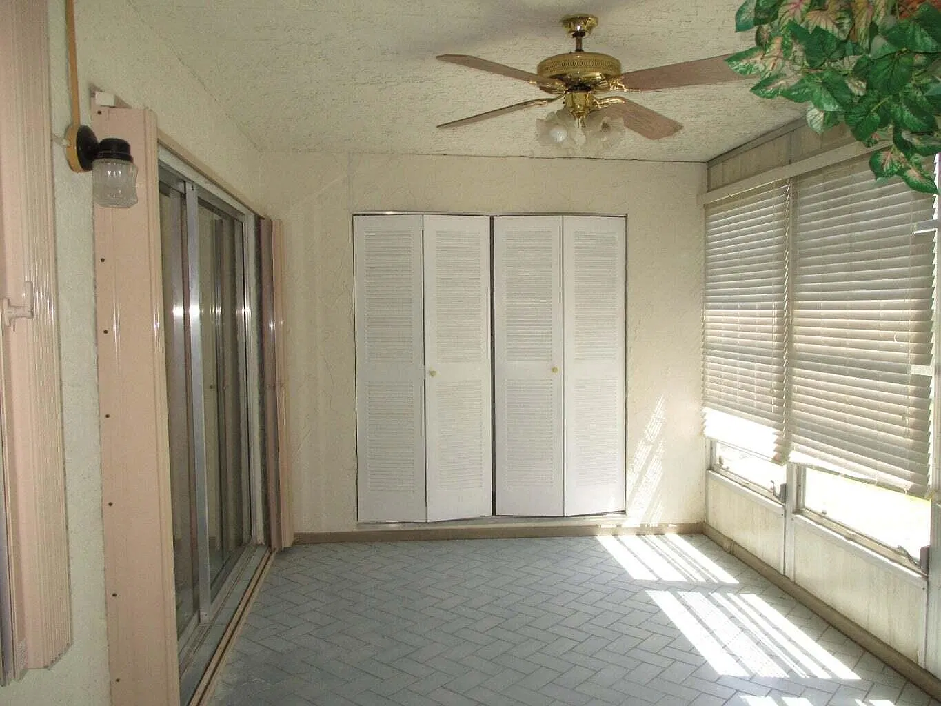 2 bed, 2.0 bath, 1327 sqft, $1,925 — Photo 4