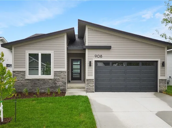 908 Roosevelt St, Polk City, IA 50226