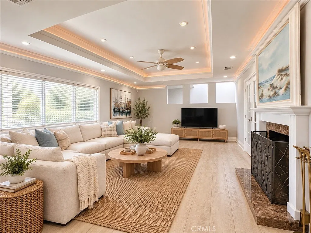 4 bed, 3.5 bath, 2358 sqft, $13,950 — Photo 2