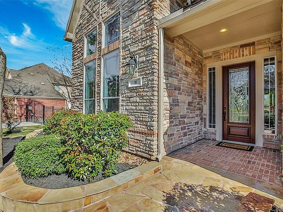 2nd image of 31 N Fair Manor Cir