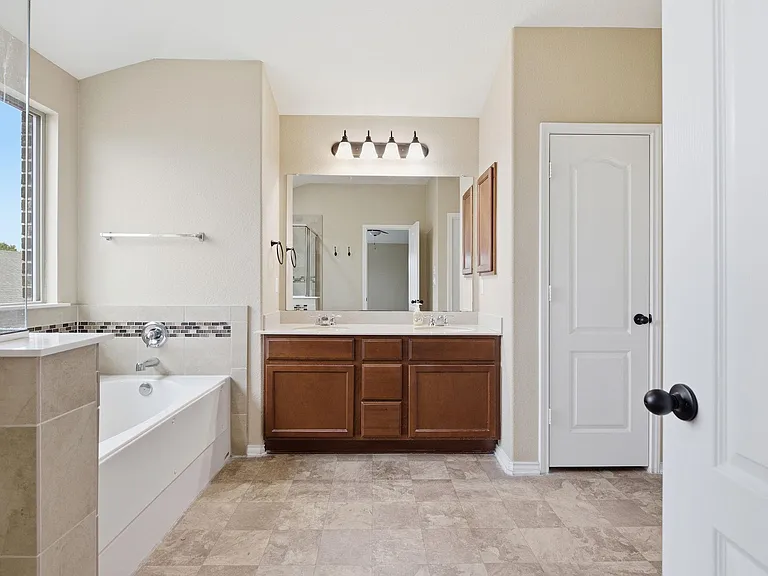 2950 E Old Settlers Blvd #29 — Photo 26